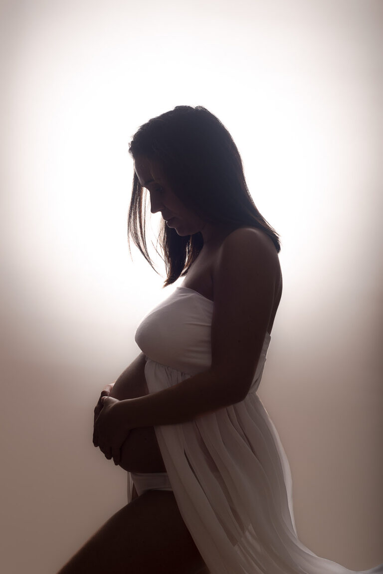 Beauty and pregnancy portrait by Peirophoto.com