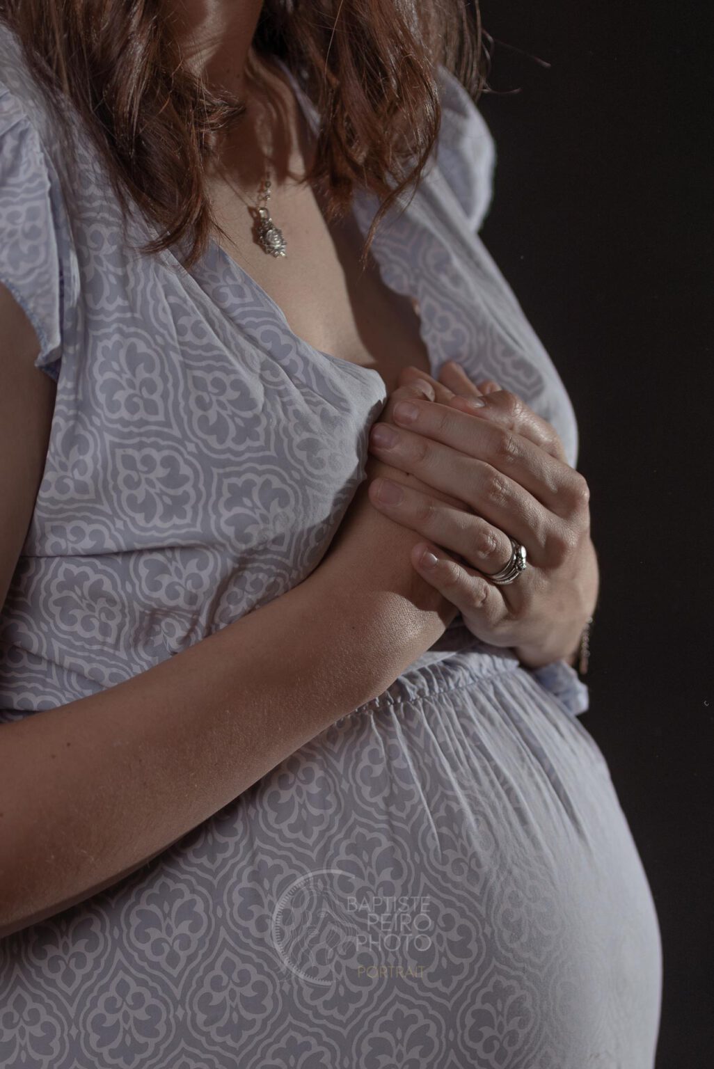 Soraya. Retrato de una bella mujer embarazada por peirophoto