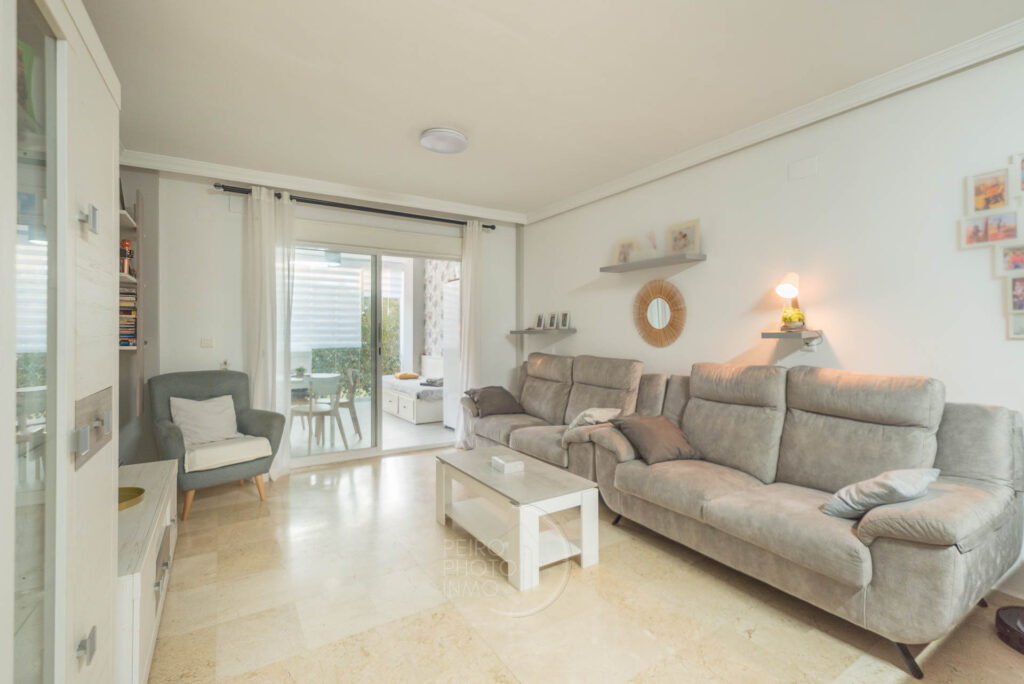 Lindo Piso de 3 habitaciones, dos baños en el Pilar, ESTEPONA.